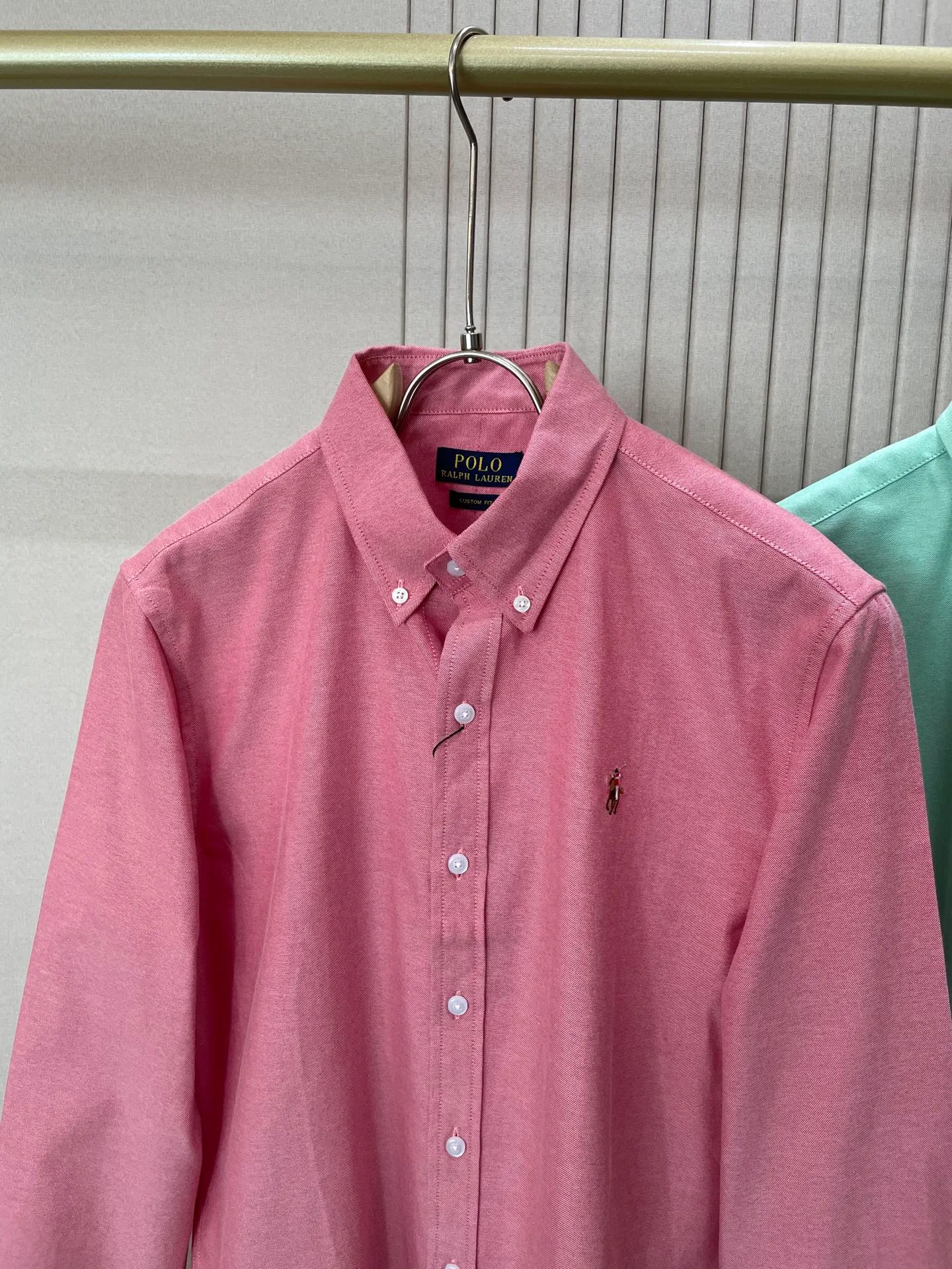 P220 🌸🌸🌸 POLO Ralph Lauren [High Quality] Classic shirt! Classic casual shirt made of pure cotton fabric with unique design, simple, clean and classic version design. It is a versatile style that can be switched at will. The fabric feels soft and delicate, highly breathable, close to the skin and comfortable to wear. It can be worn alone as an inner layer. Its versatile performance is beyond your imagination! The upper body of the ready-to-wear is simple and classic yet elegant! Size:M-XXL